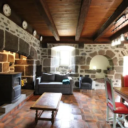 Semesterbostad Maison De Caractere A Mandailles-st-julien, 4 Pers, Proche Puy Mary, Jardin, Cheminee, Animaux Ok - Fr-1-742-565