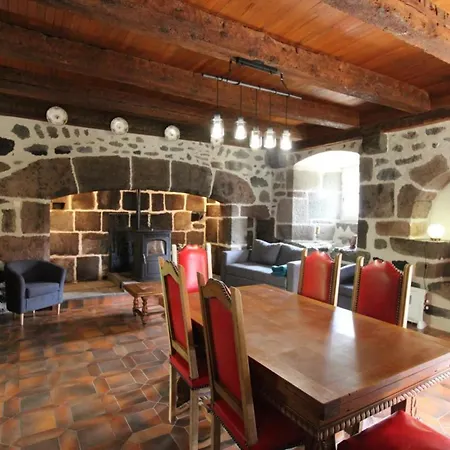 Semesterbostad Maison De Caractere A Mandailles-st-julien, 4 Pers, Proche Puy Mary, Jardin, Cheminee, Animaux Ok - Fr-1-742-565